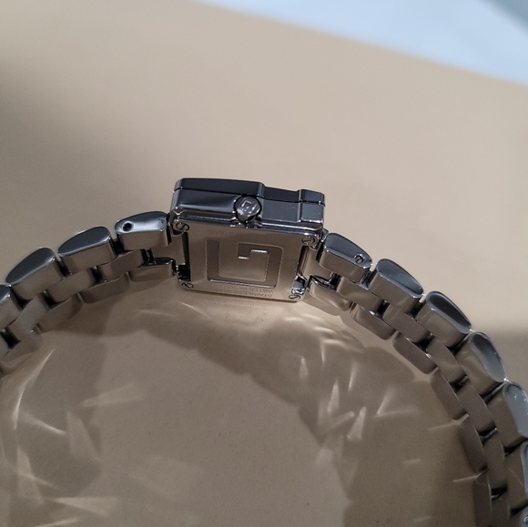 Gucci Ladies G Bezel Silver Dial Stainless Watch - Picture 14 of 16